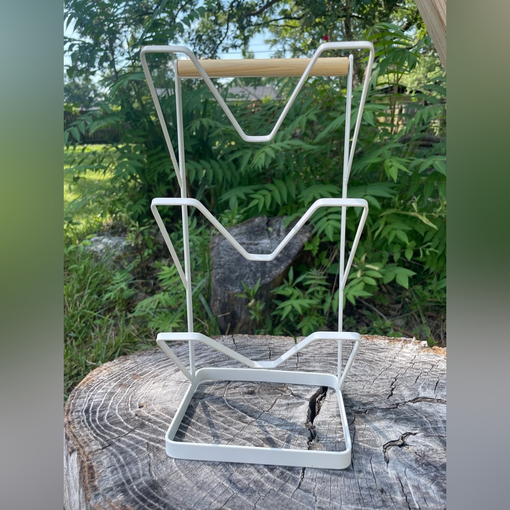 White Metal Rack - Picture 3 of 9